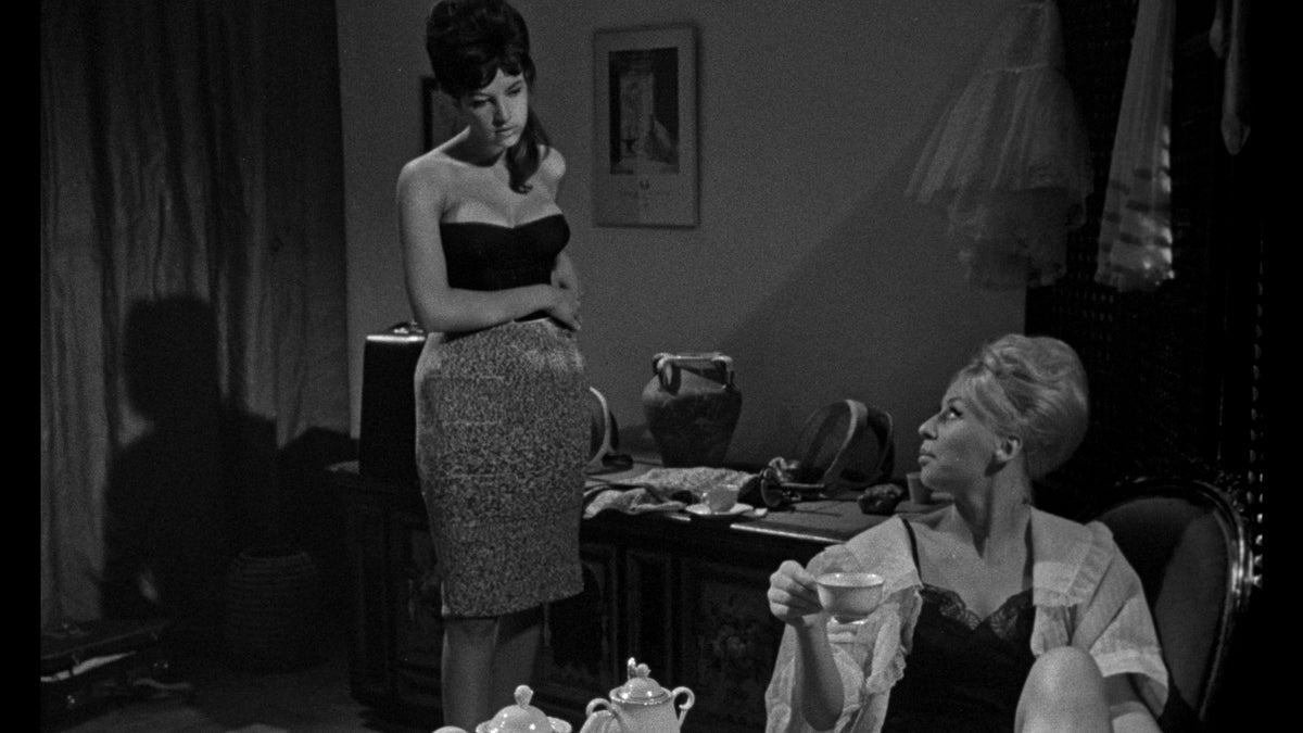 The Playgirls and the Vampire