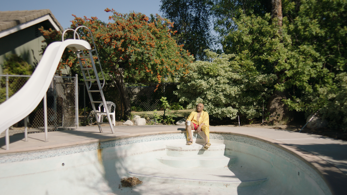 Swamp Dogg Gets His Pool Painted
