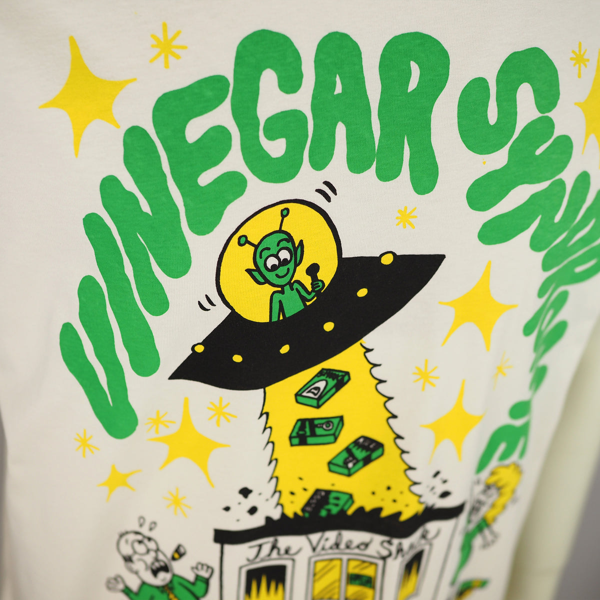 Vinegar Syndrome - Alien Attack on the Video Shack! - Relaxed Fit Heavyweight Shirt