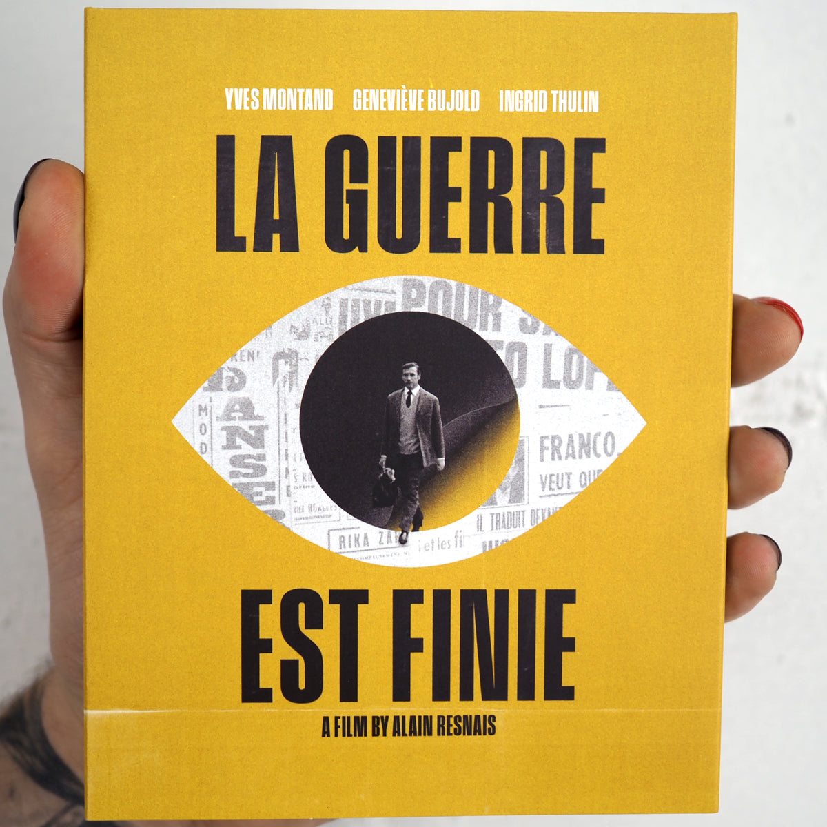 La guerre est finie (The War Is Over)